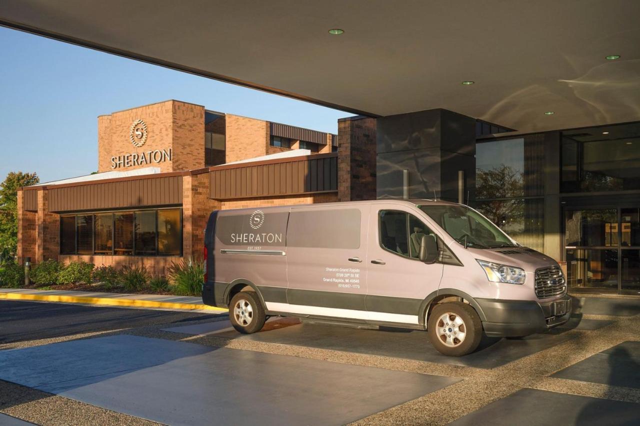 Sheraton Grand Rapids Airport Hotel Cascade Exterior foto