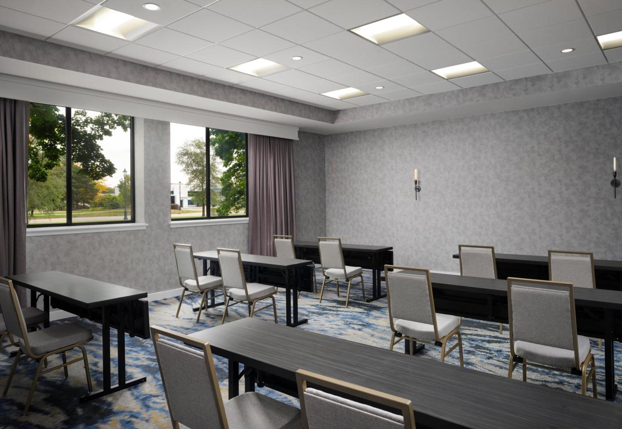 Sheraton Grand Rapids Airport Hotel Cascade Exterior foto